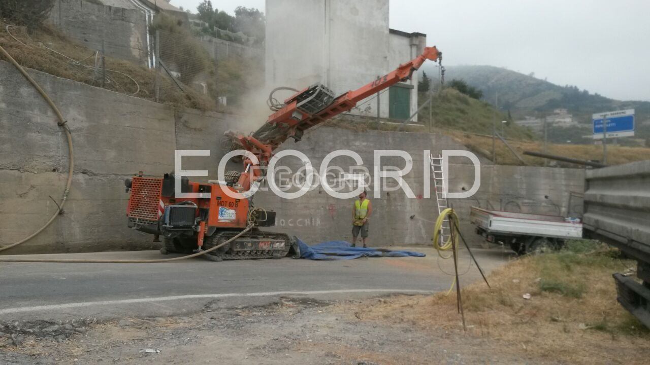 Esecuzione tiranti consolidamento muro