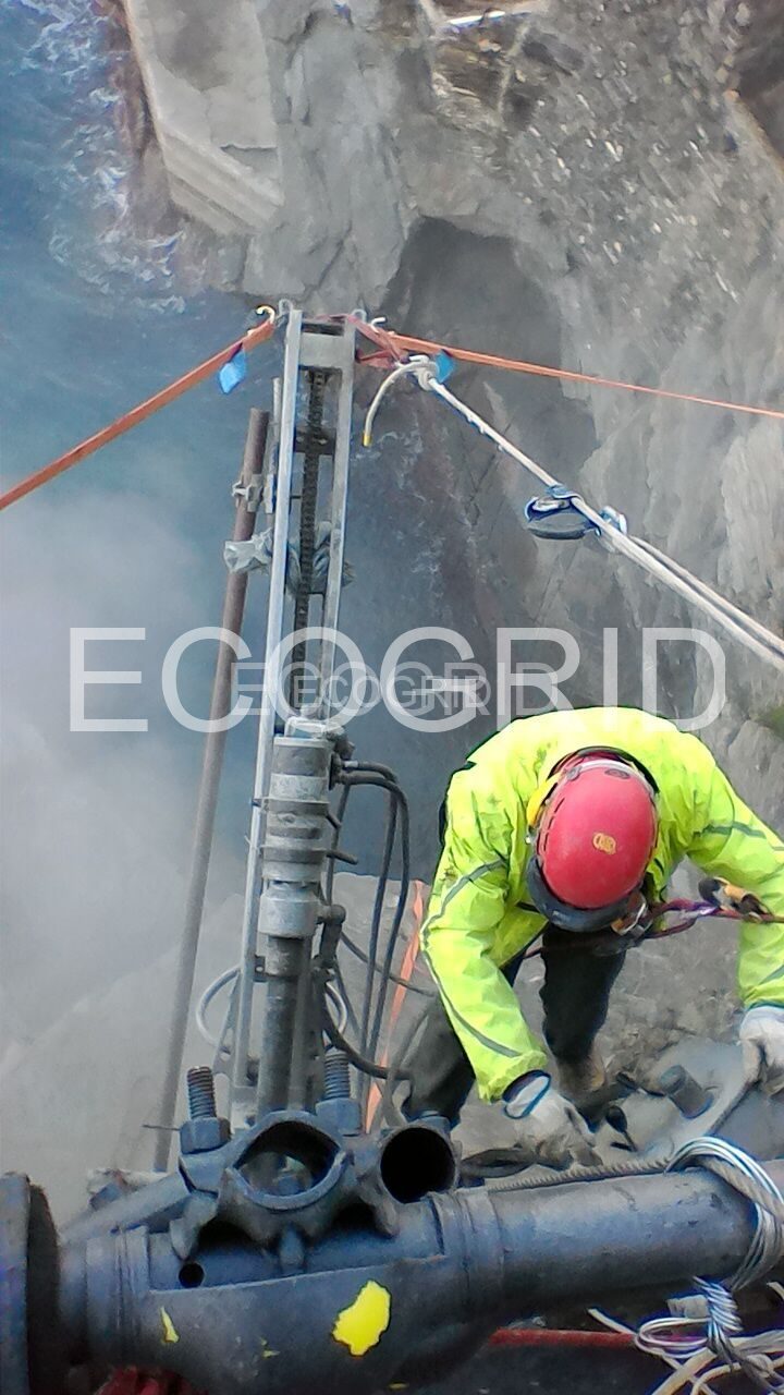 Chiodature in parete consolidamento lavori in quota